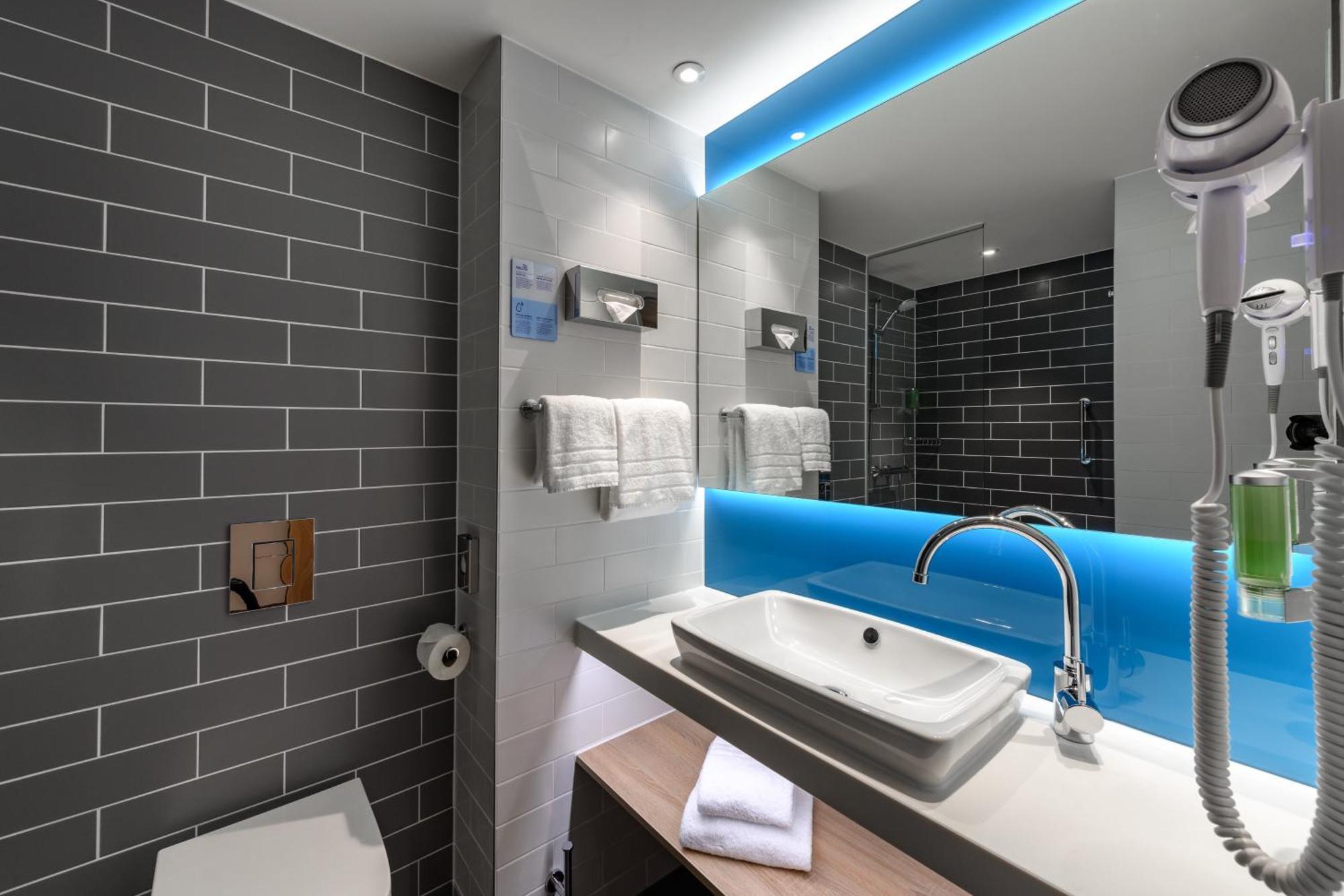 Holiday Inn Express Goettingen By Ihg Ngoại thất bức ảnh
