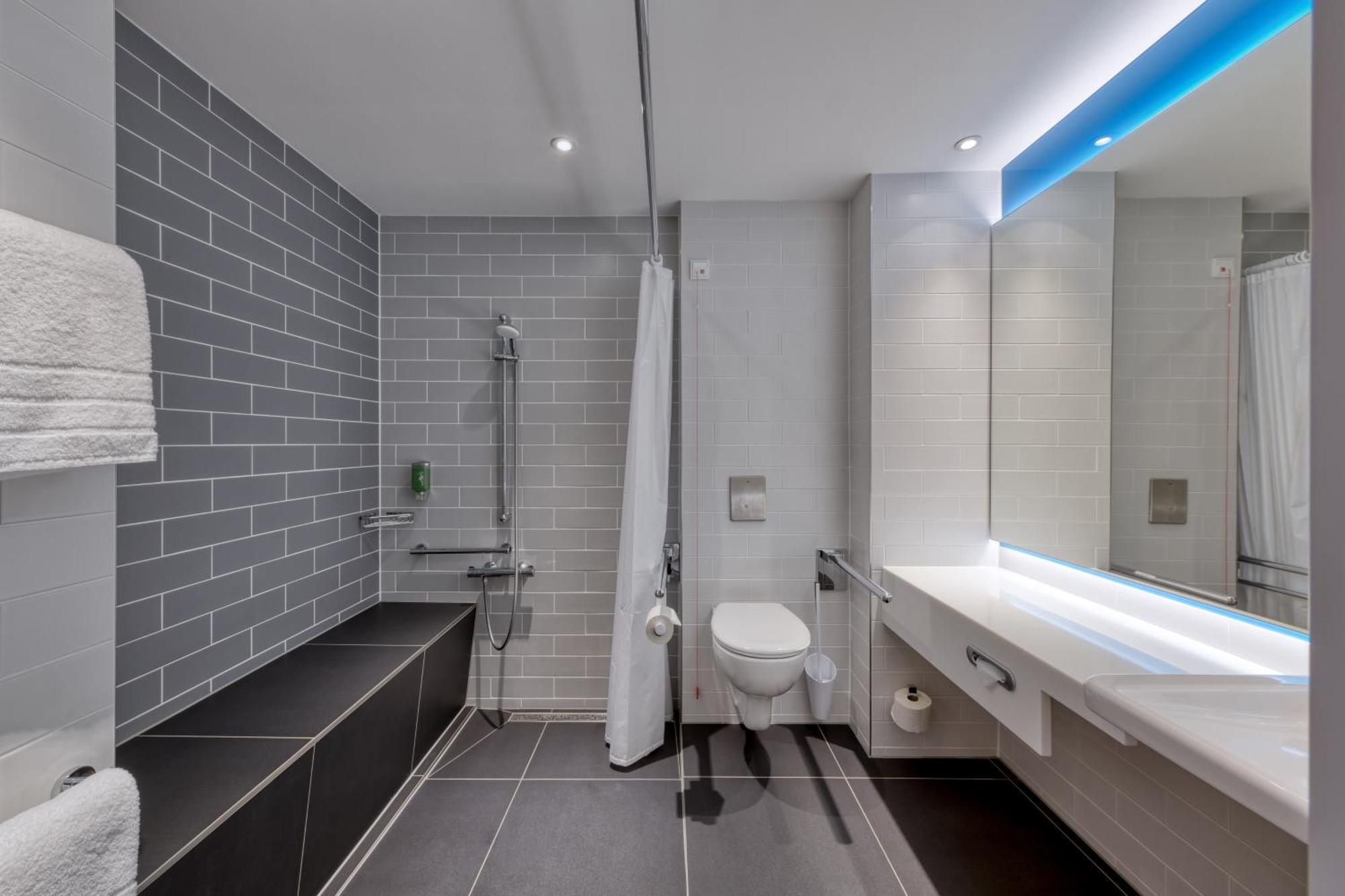 Holiday Inn Express Goettingen By Ihg Ngoại thất bức ảnh